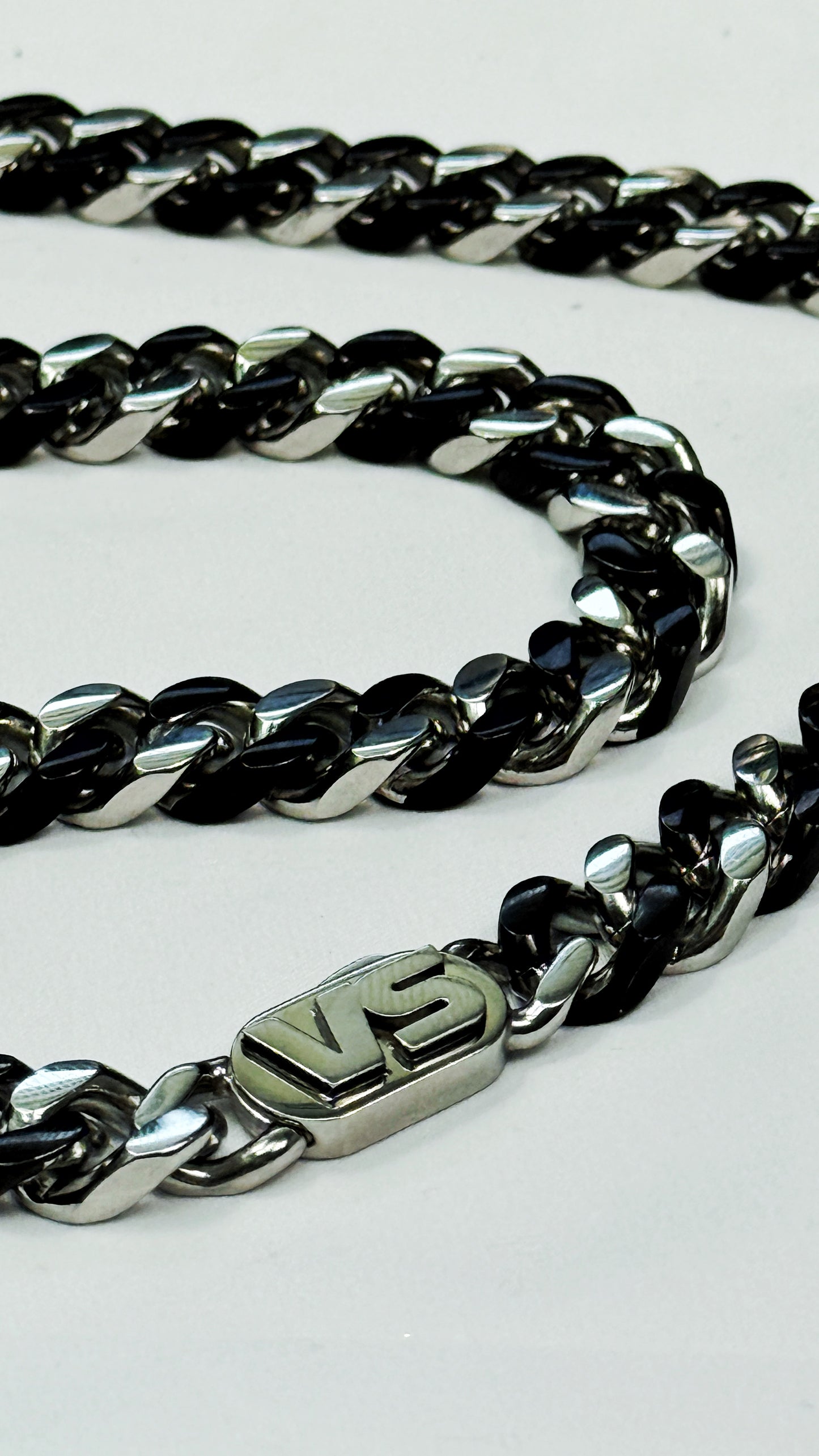 CONTRA NECKLACE