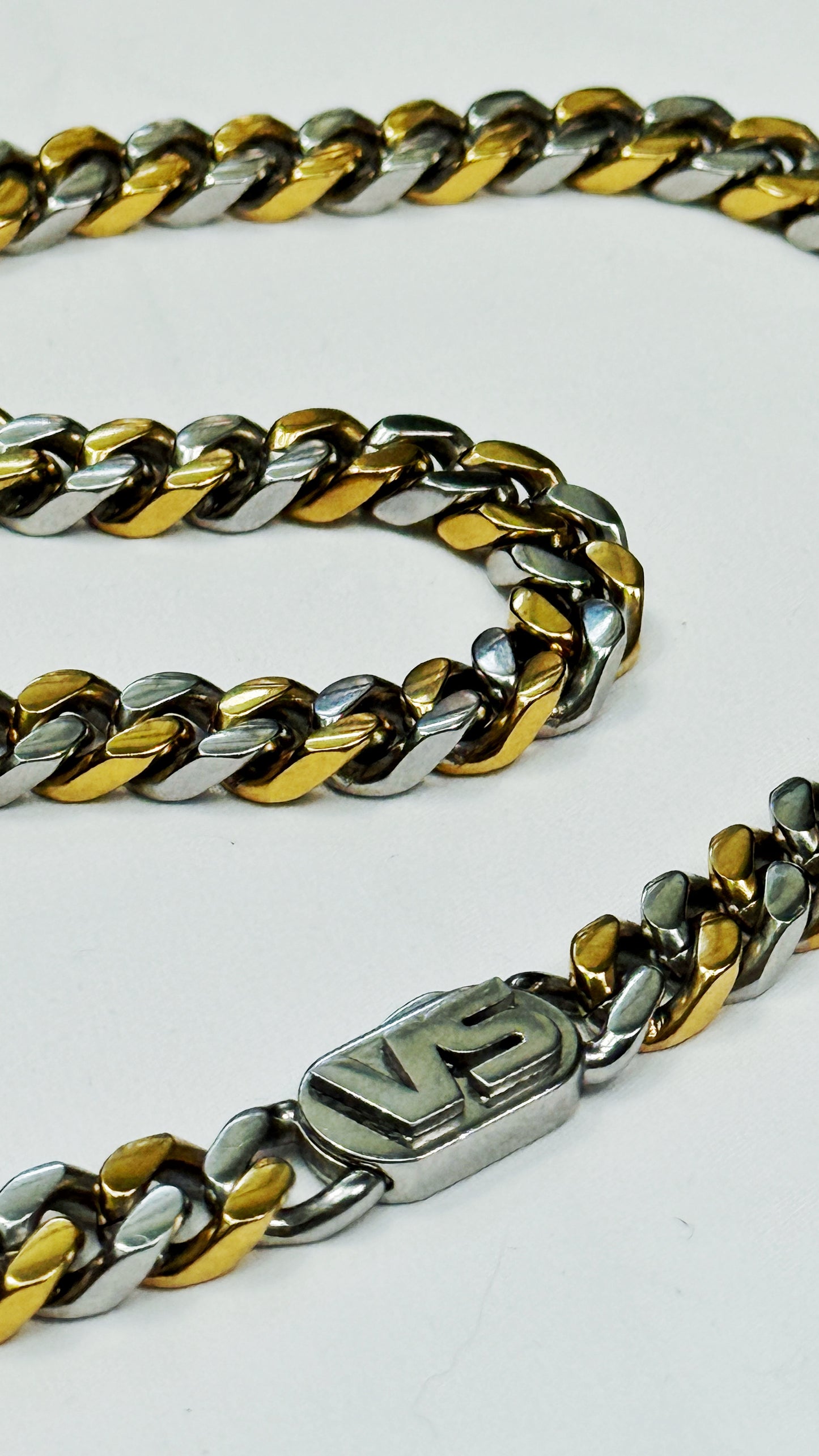 CONTRA NECKLACE