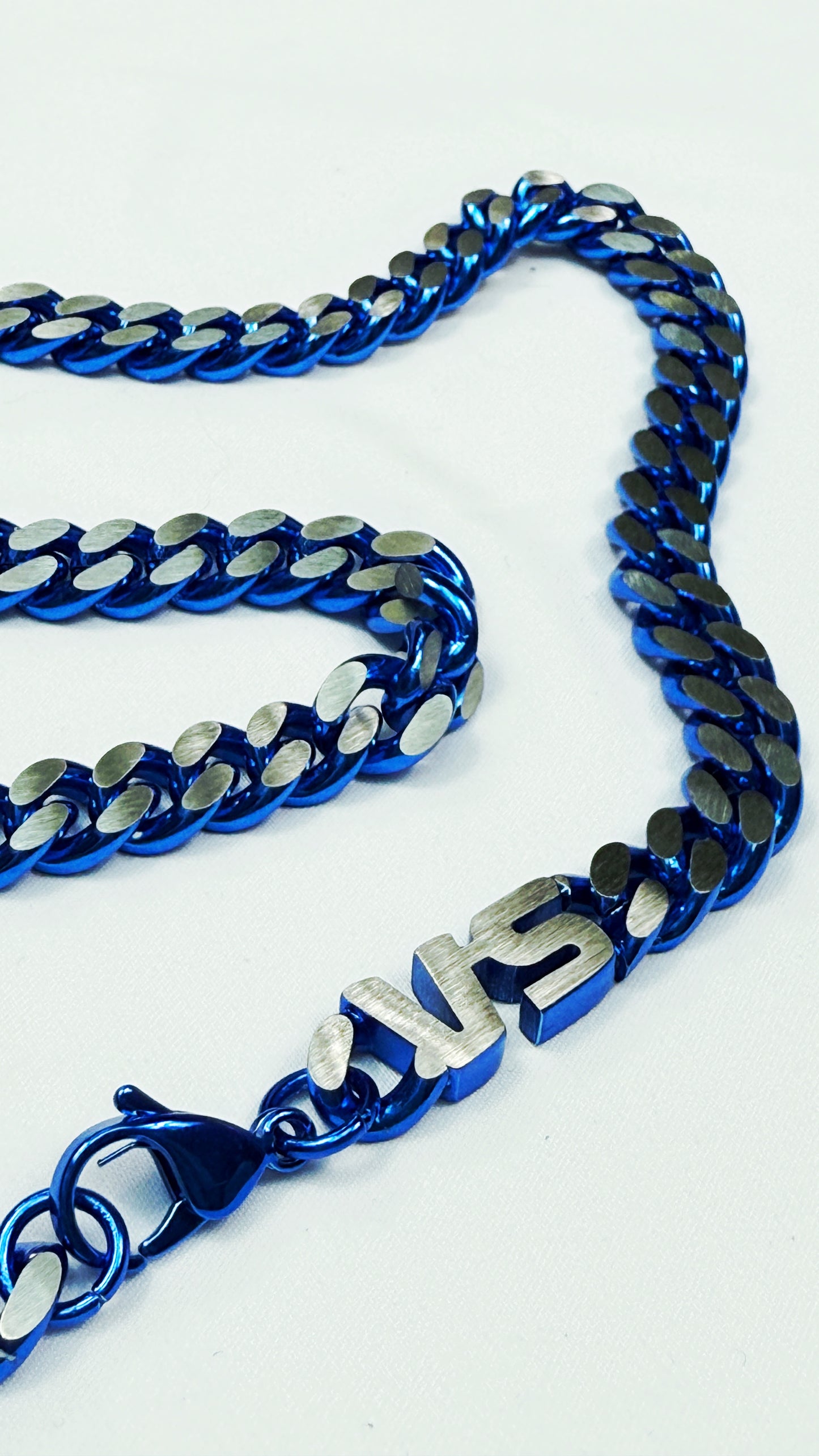 DUEL NECKLACE